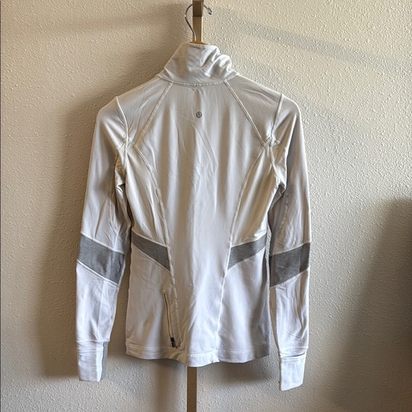 Lululemon Distance Pullover White/Gray Jacket Size 6 Thumbholes and back pocket - Picture 4 of 7